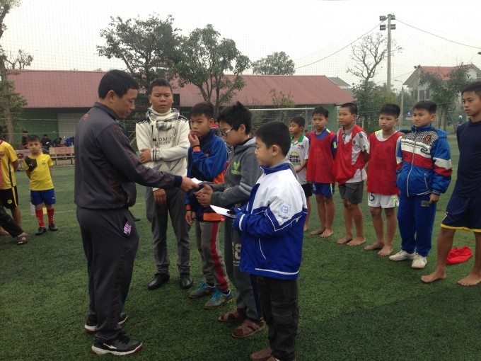 Bientôt un championnat national de football des enfants pauvres - ảnh 1