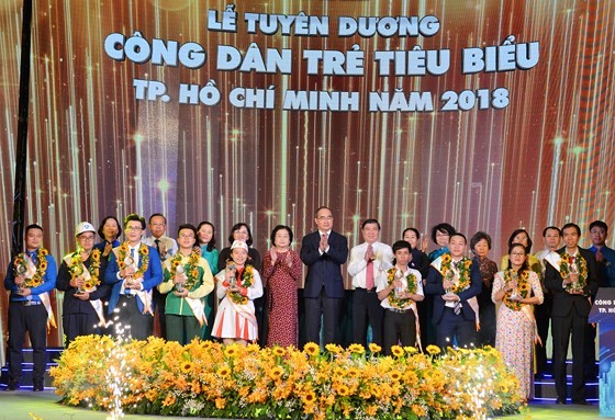 Neuf jeunes citoyens exemplaires de Hô Chi Minh-ville à l’honneur - ảnh 1