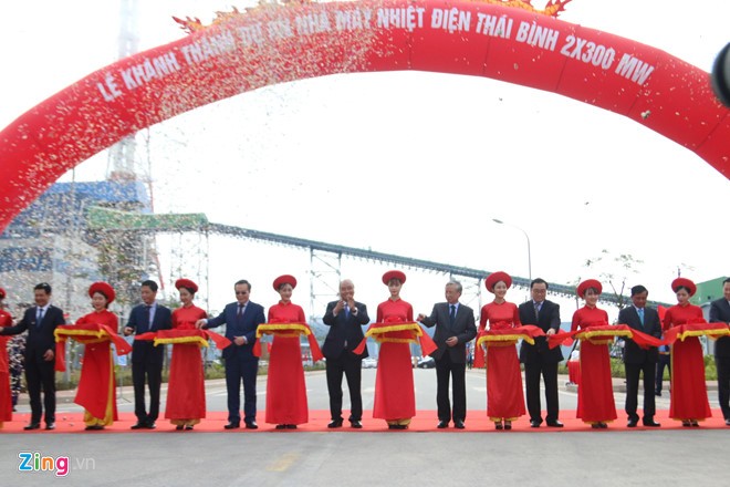 Pose de la première pierre d’une route littorale à Thai Binh - ảnh 1