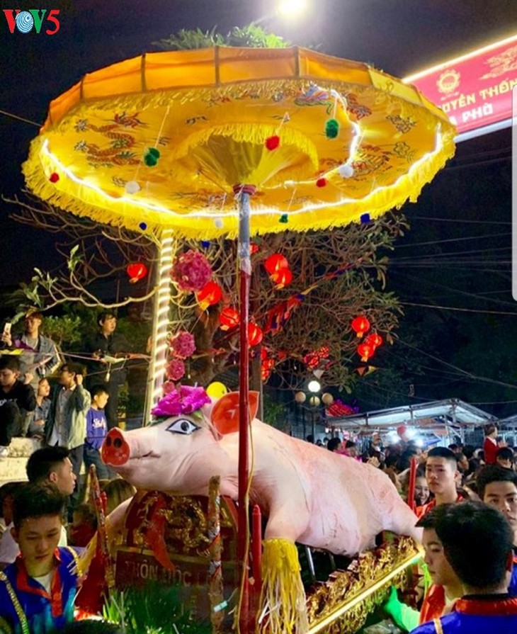 La procession du cochon, une fête originale du village de La Phù - ảnh 2