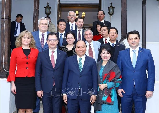 Activités de Nguyên Xuân Phuc en Roumanie - ảnh 1