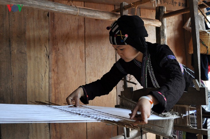 Les costumes traditionnels des femmes Lu - ảnh 2