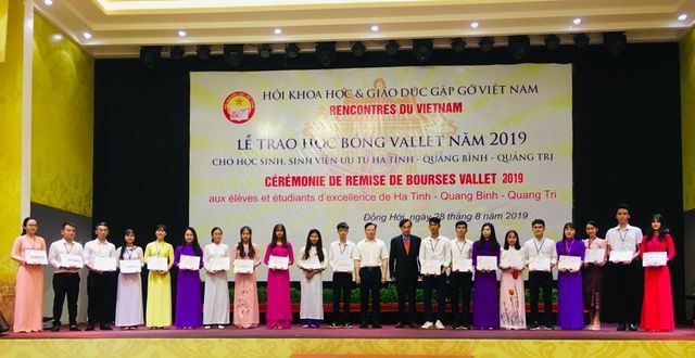 Des bourses Odon Vallet pour de brillants étudiants et élèves du Centre - ảnh 1