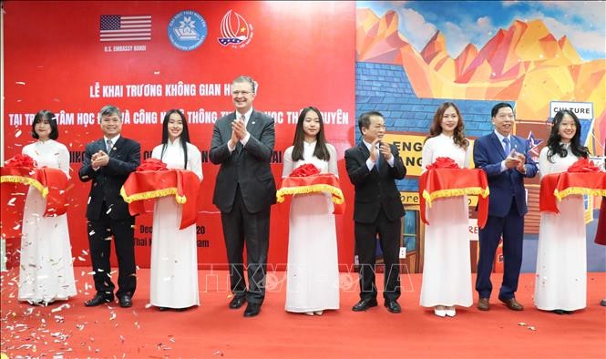 Un premier centre culturel américain à Thai Nguyên - ảnh 1