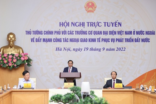 Pham Minh Chinh préside une visioconférence avec les chefs des organes de représentation du Vietnam à l’étranger - ảnh 1