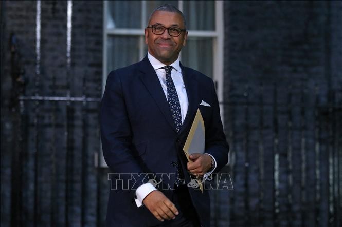 Le ministre des Affaires étrangères britannique James Cleverly effectue sa première visite en Asie  - ảnh 1