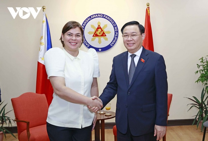 Rencontre entre Vuong Dinh Huê et le vice-président philippin - ảnh 1