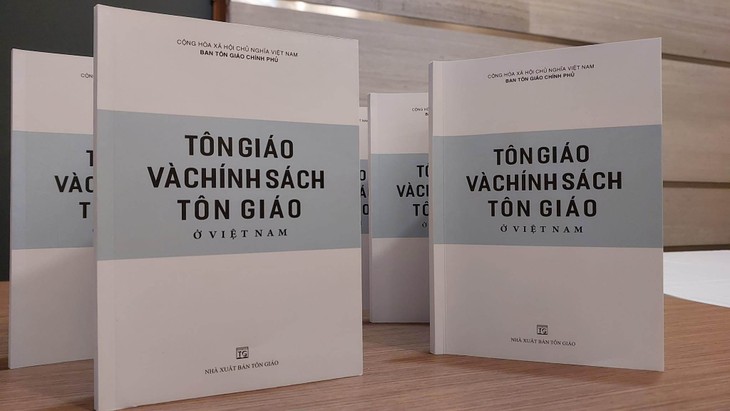 Publication du Livre blanc “Religions et politiques religieuses au Vietnam” - ảnh 1