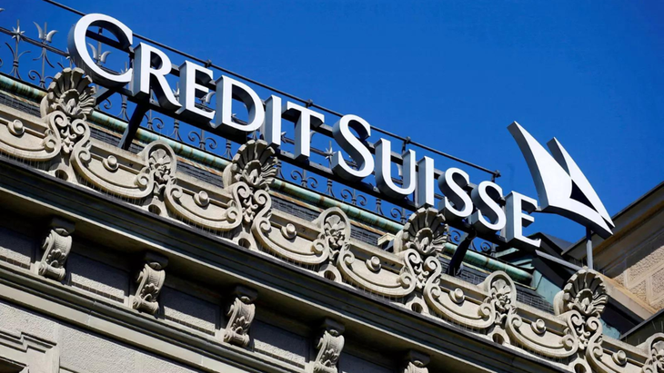 Grâce à son emprunt de 50 milliards, Credit Suisse efface son plongeon boursier - ảnh 1