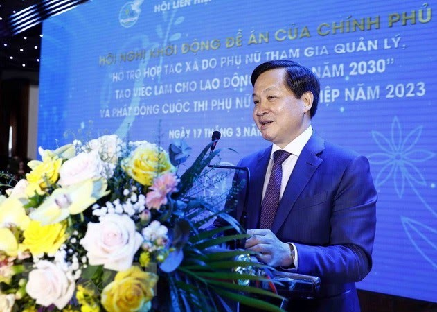 Lê Minh Khai au lancement d’un projet d’assistance aux coopératives gérées par des femmes - ảnh 1