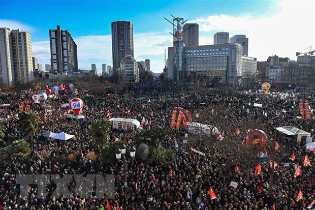 France: l'intersyndicale maintient la pression avec un appel à manifester le 6 juin - ảnh 1