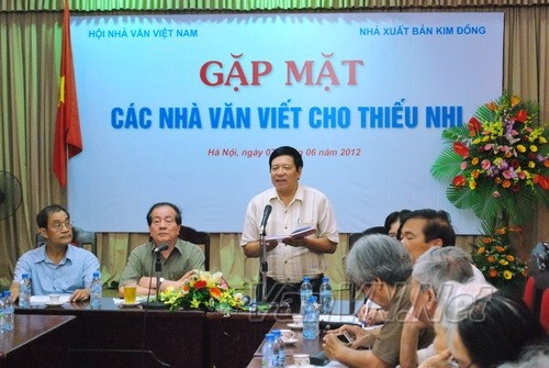 Gặp mặt các nhà văn viết cho thiếu nhi - ảnh 1