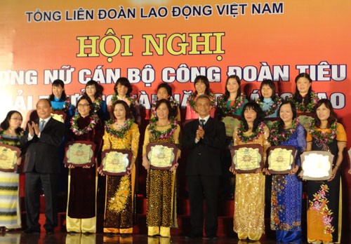 Vinh danh nữ cán bộ công đoàn tiêu biểu và tài năng sáng tạo nữ - ảnh 1