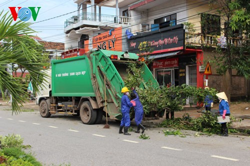 Đồng Hới, Quảng Bình tan hoang sau bão số 10 - ảnh 4