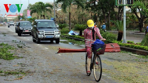 Bão số 10 làm 3 người chết, hơn 30 người bị thương  - ảnh 1