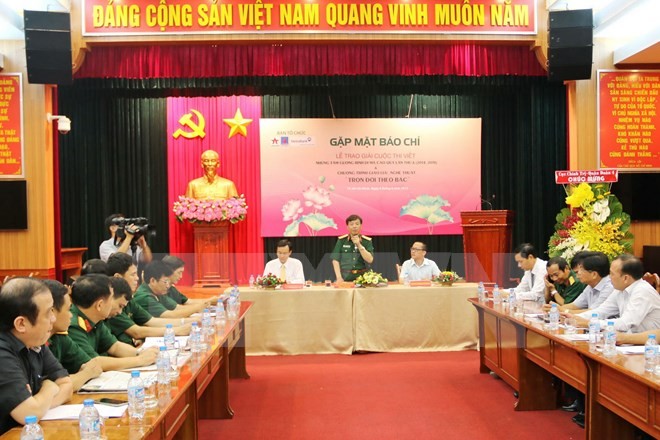 Trao giải cuộc thi viết 