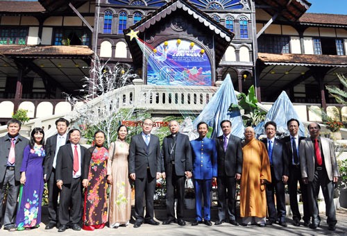 Lãnh đạo các địa phương thăm, chúc mừng đồng bào Công giáo và Tin Lành nhân Lễ Giáng Sinh 2015  - ảnh 1