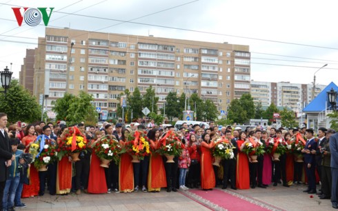 Khánh thành tượng đài Bác Hồ trên quê hương Lenin – Ulyanovsk - ảnh 3