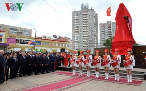 Khánh thành tượng đài Bác Hồ trên quê hương Lenin – Ulyanovsk - ảnh 1