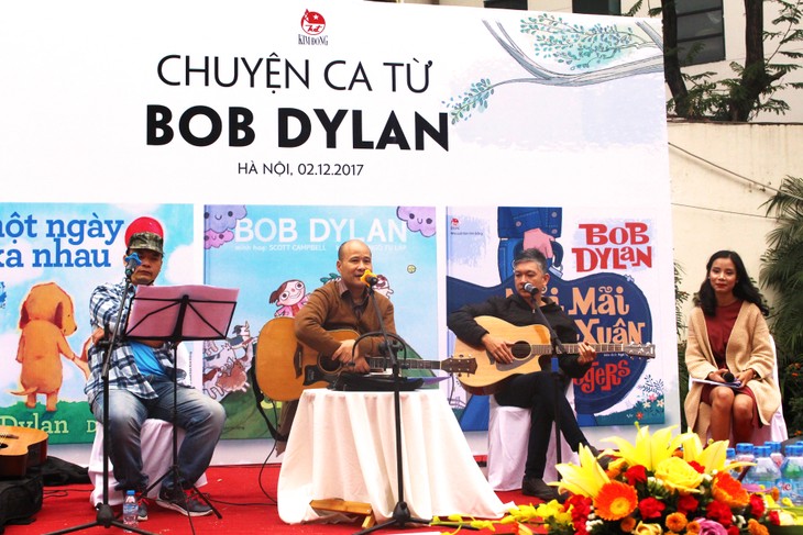 Sống động chuyện ca từ của huyền thoại Bob Dylan - ảnh 1