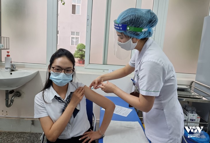 Bộ Y tế yêu cầu đẩy nhanh tốc độ tiêm chủng vaccine phòng COVID-19 - ảnh 1