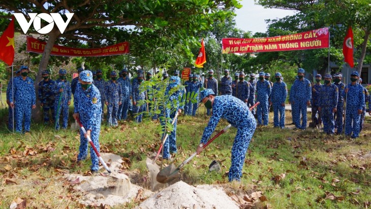 Trung đoàn Tàu ngầm 196 Hải quân phát động Tết trồng cây 2022 - ảnh 1