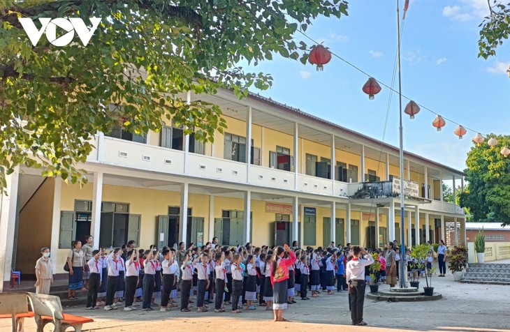 Thầy giáo Việt với hoài bão gieo tiếng mẹ đẻ trên đất nước Triệu Voi - ảnh 1