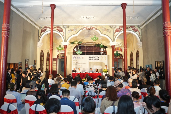 Photo Hanoi’23: Những không gian được gợi mở từ Hà Nội, thành phố trong nhiếp ảnh - ảnh 1