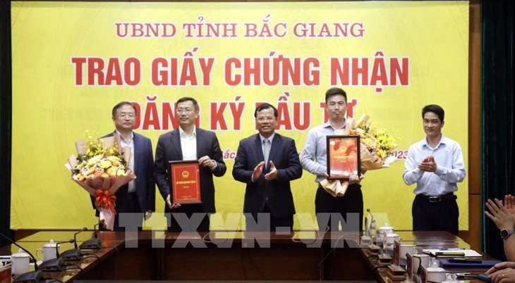 Tỉnh Bắc Giang trao chứng nhận đầu tư cho 2 dự án tổng vốn 132 triệu USD - ảnh 1