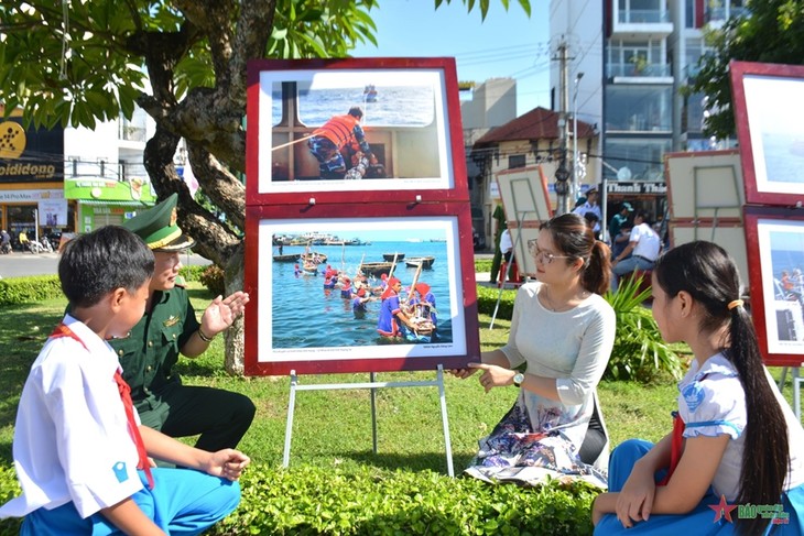 Triển lãm ảnh “Hoàng Sa - Trường Sa trong lòng Quảng Ngãi” - ảnh 1