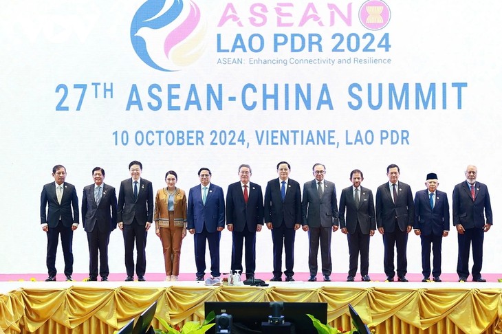 Hội nghị Cấp cao ASEAN: Kêu gọi sớm thông qua COC, đưa Biển Đông trở thành vùng biển hòa bình, hữu nghị và hợp tác - ảnh 1