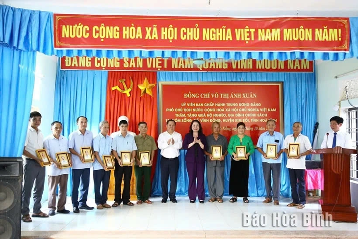 Lễ kỷ niệm 60 năm ngày Chủ tịch Hồ Chí Minh về thăm, làm việc tại huyện Kim Bôi, tỉnh Hòa Bình  - ảnh 1