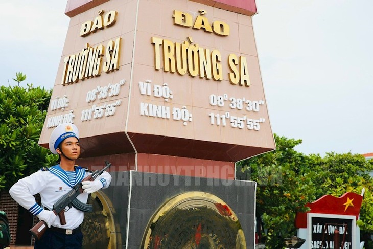 Tình xuân biển đảo: Nhà thơ Đỗ Quyên (Canada) tự sự về trường ca Quần-đảo-tráo-tên - ảnh 1