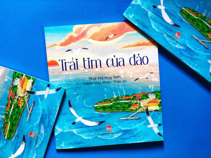 Tập thơ thiếu nhi “Trái tim của đảo” của Hồ Huy Sơn: hướng về biển đảo quê hương - ảnh 1