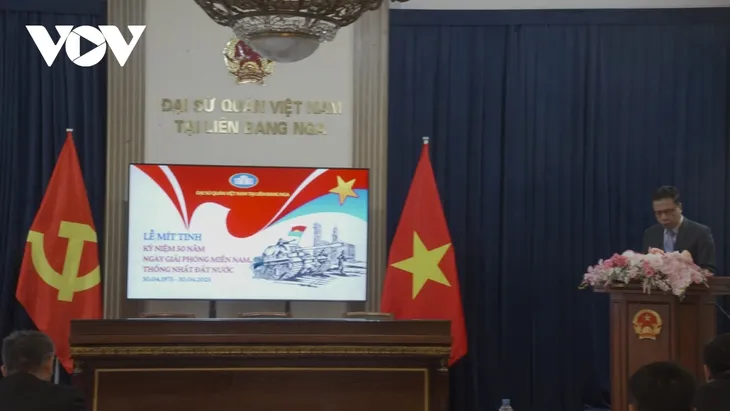 Đại sứ quán Việt Nam tại Nga mít tinh kỷ niệm 50 năm ngày thống nhất non sông - ảnh 2