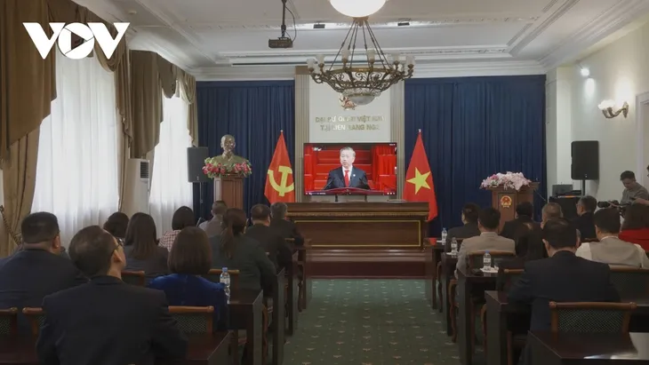 Đại sứ quán Việt Nam tại Nga mít tinh kỷ niệm 50 năm ngày thống nhất non sông - ảnh 3