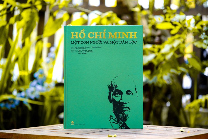 Hành trình từ Italia đến Việt Nam  của cuốn sách tranh “Hồ Chí Minh – Một con người và một dân tộc“ - ảnh 1