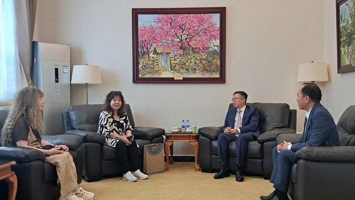 Đoàn họa sĩ Việt Nam tham gia triển lãm nghệ thuật tại Bắc Kinh (Trung Quốc) - ảnh 4