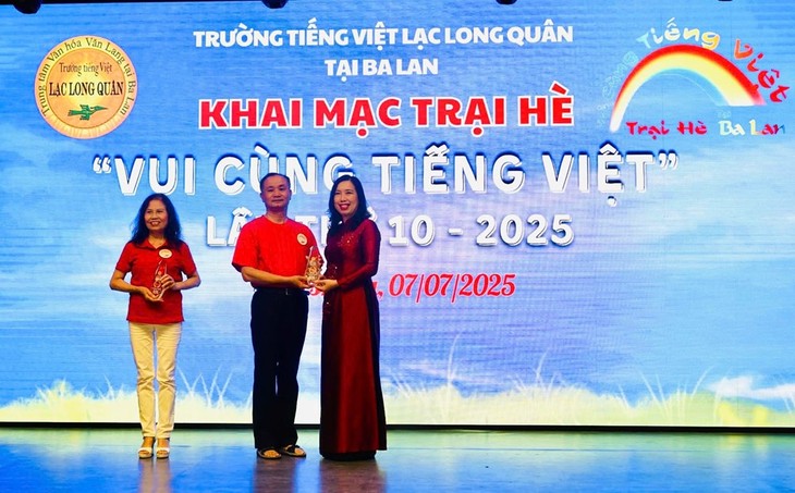 Thứ trưởng Bộ Ngoại giao Lê Thị Thu Hằng thăm cộng đồng người Việt tại Ba Lan - ảnh 4