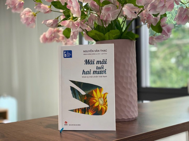 Giao lưu kỷ niệm 20 năm ngày ra đời ấn phẩm “Mãi mãi tuổi hai mươi” của Liệt sĩ Nguyễn Văn Thạc - ảnh 1