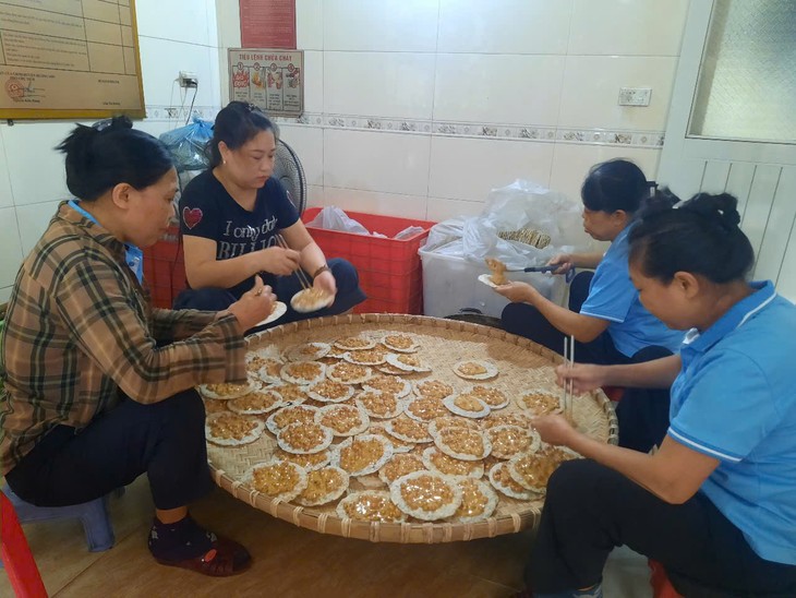 Giữ nghề truyền thống sản xuất kẹo Cu Đơ ở Hà Tĩnh - ảnh 1
