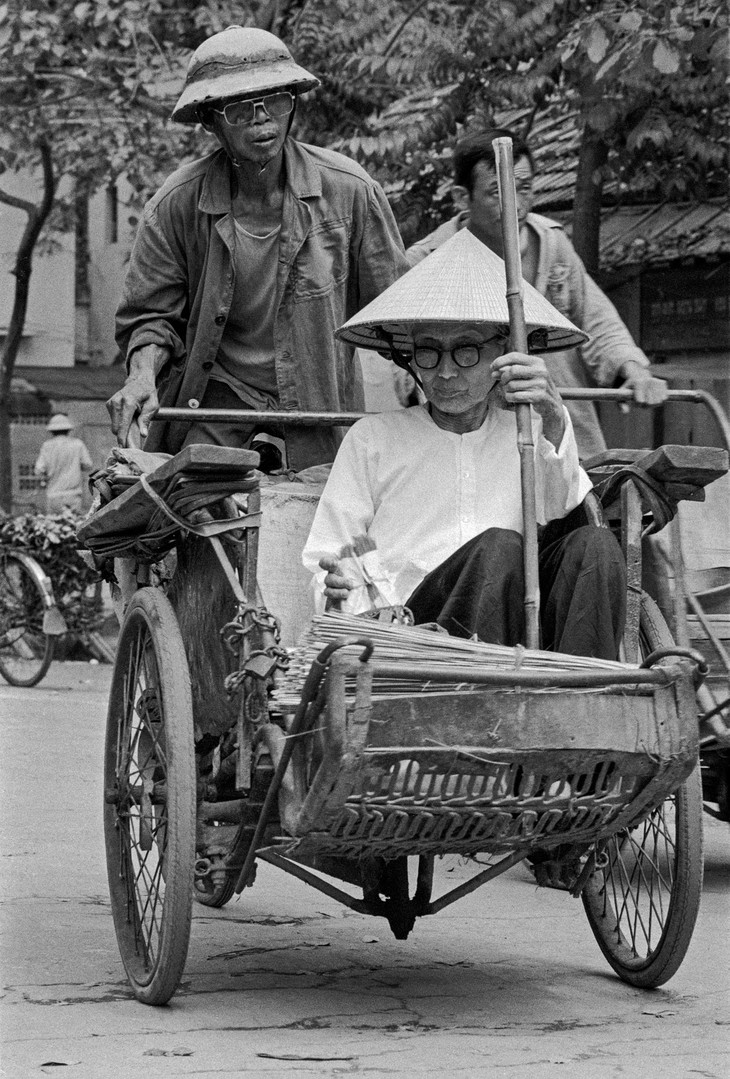 “Ra mắt sách ảnh Hà Nội 1987” của Jean-Charles Sarrazin trong khuôn khổ PHOTO HANOI' 25 - ảnh 4