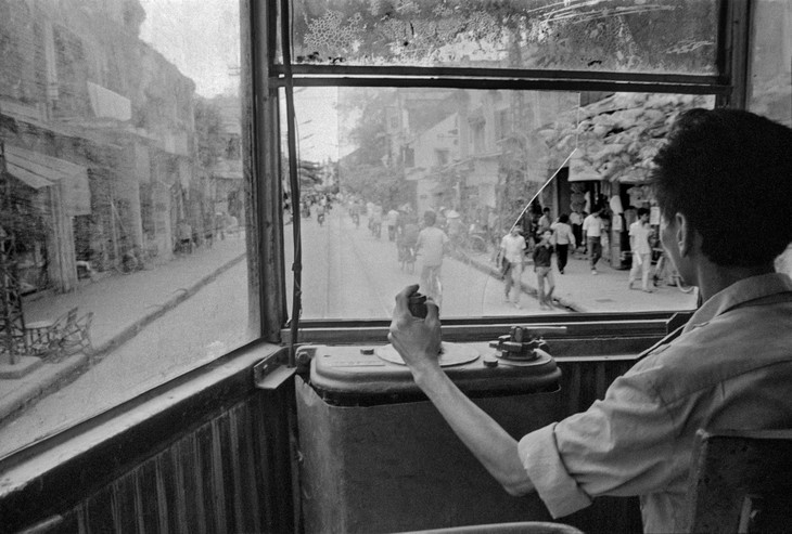 “Ra mắt sách ảnh Hà Nội 1987” của Jean-Charles Sarrazin trong khuôn khổ PHOTO HANOI' 25 - ảnh 3