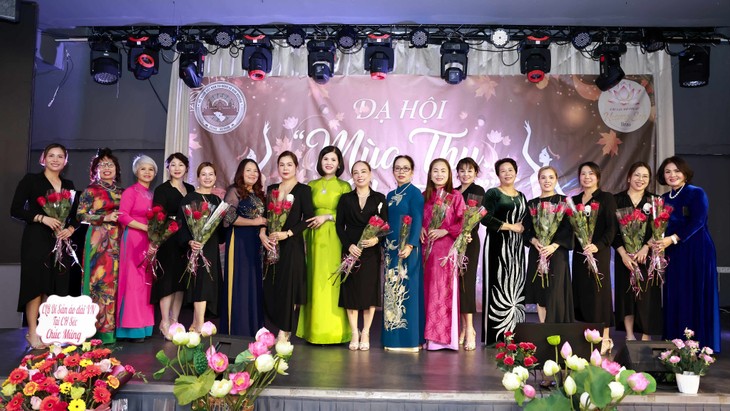 Những tà áo dài Việt ở Châu Âu lan tỏa hình ảnh đất nước - ảnh 3