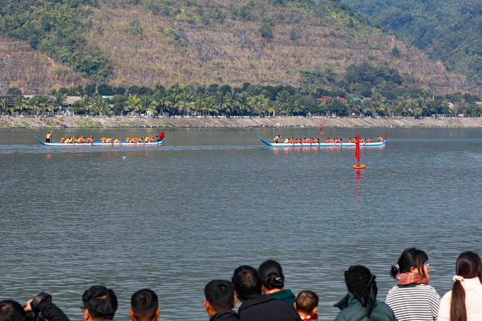 Rộn ràng Lễ hội Đua thuyền đuôi én tại tỉnh Điện Biên - ảnh 1