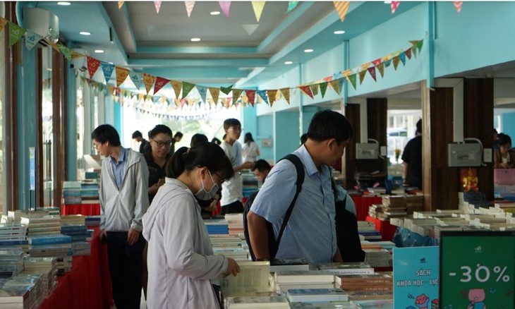 Hội sách Xuân Bính Ngọ Dọn kho đón Tết cùng sách hay Nhã Nam - ảnh 1