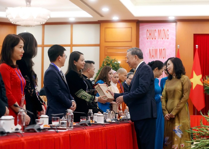 Tổng Bí thư Tô Lâm gặp mặt đoàn kiều bào dự chương trình “Xuân Quê hương 2026” - ảnh 3