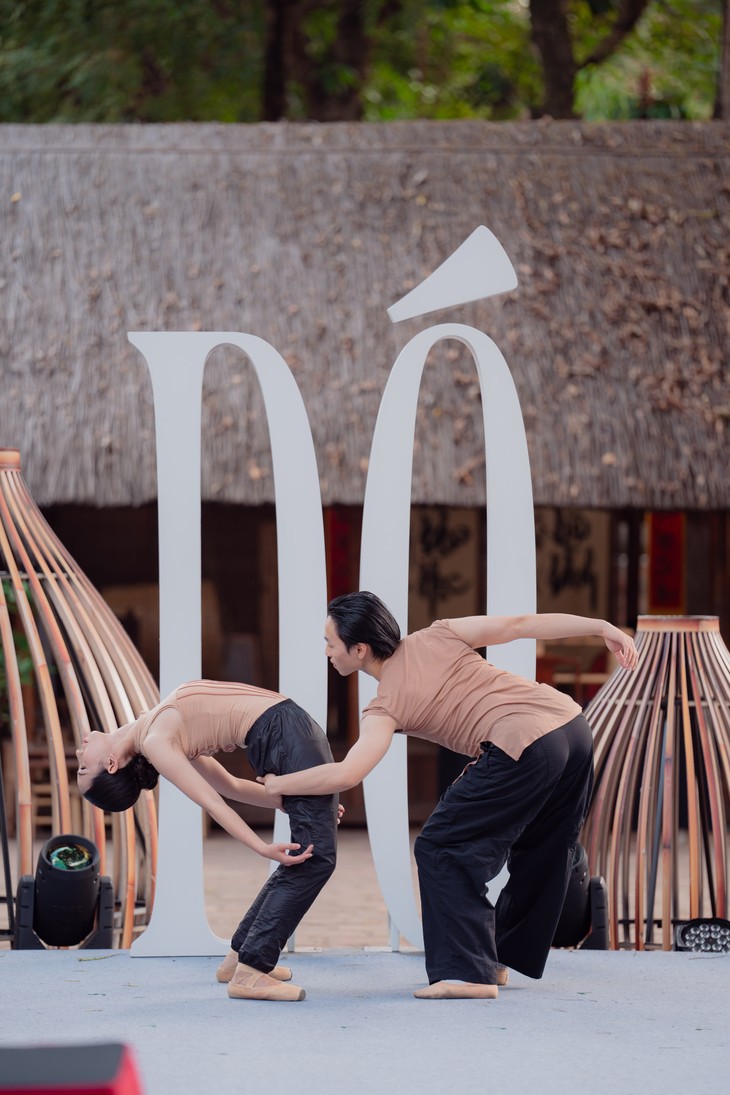 Ballet đương đại “Dó”- Ngôn ngữ đương đại thấm đẫm cảm quan Việt Nam - ảnh 3