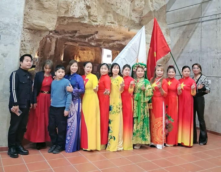 Người Việt tại Cộng hòa Síp tham gia Lễ hội mùa xuân 2026 - ảnh 5