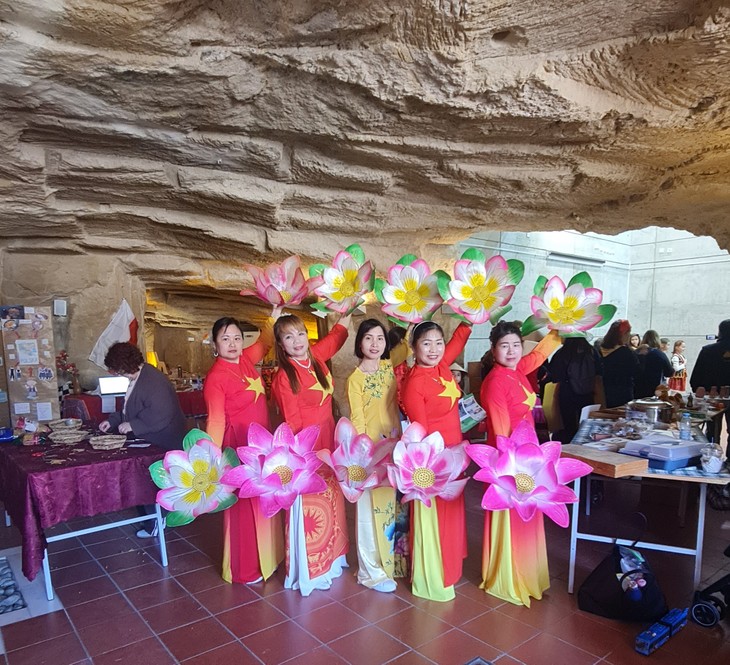 Người Việt tại Cộng hòa Síp tham gia Lễ hội mùa xuân 2026 - ảnh 1